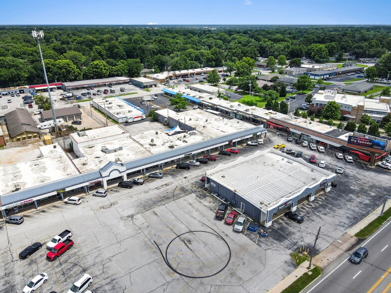More Photos Of 1938 S Glenstone Ave, Springfield General Retail For Sale