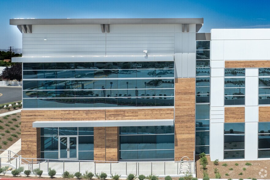 More Photos Of 33800 County Line Ln, Yucaipa Distribution For Sale