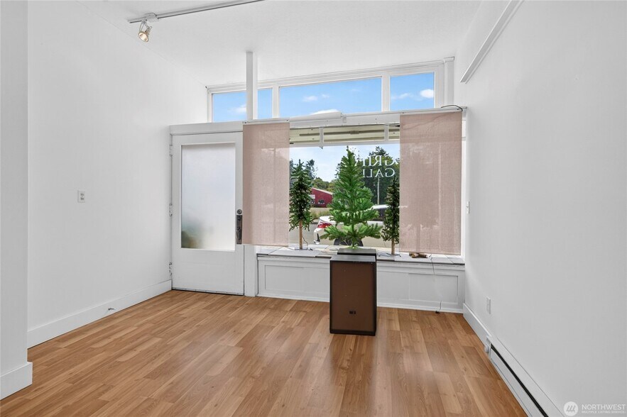 More Photos Of 112 1st Ave S, Ilwaco Storefront For Sale