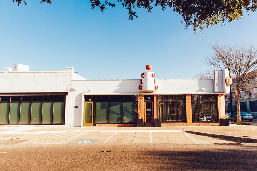 Primary Photo Of 3710-3712 Commerce St, Dallas Storefront Retail Office For Lease
