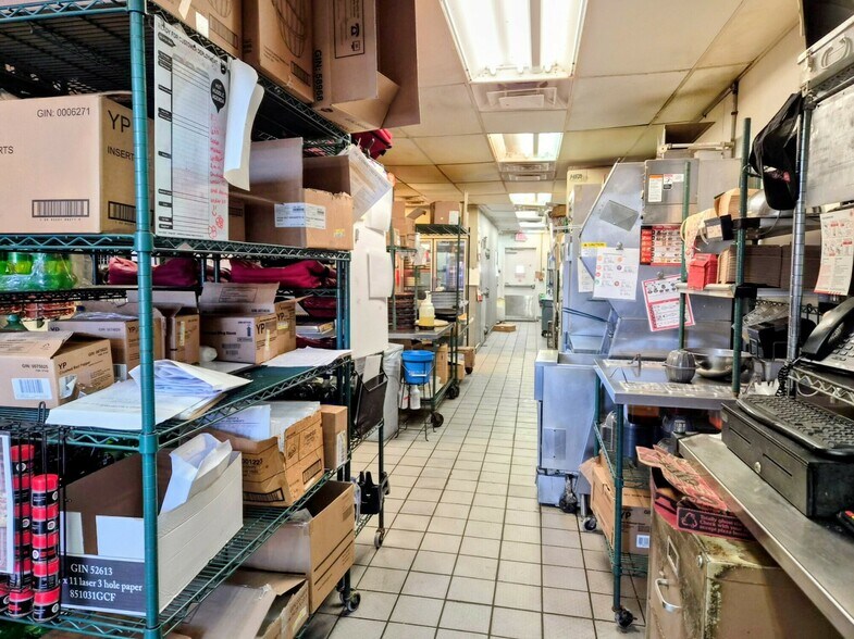 More Photos Of 3471 E Causeway Approach, Mandeville General Retail For Lease