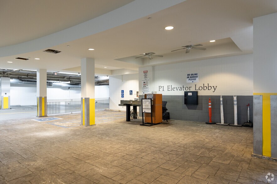 More Photos Of 421-427 N Beverly Dr, Beverly Hills Office For Lease