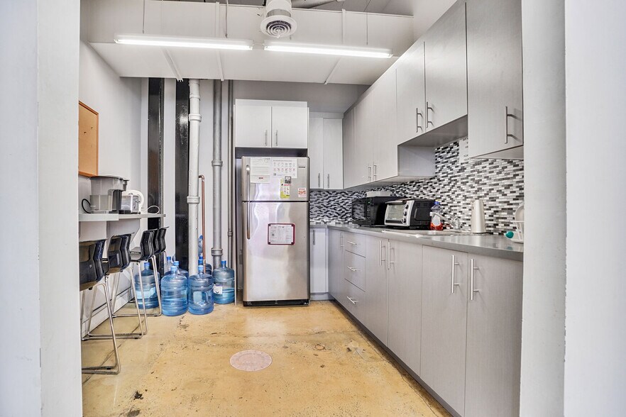 More Photos Of 7887-7889 Boul Saint-Laurent, Montréal Office For Lease