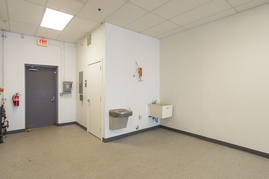 More Photos Of 50700-50870 Gratiot Ave, Chesterfield Unknown For Lease