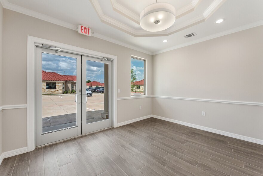 More Photos Of 7070 Knights Ct, Missouri City Office For Lease