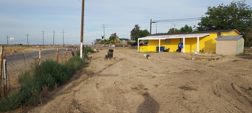 More Photos Of 27564 Highway 119, Taft Specialty For Sale