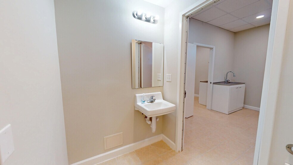 More Photos Of 130 N Gross Rd, Kingsland Medical For Sale