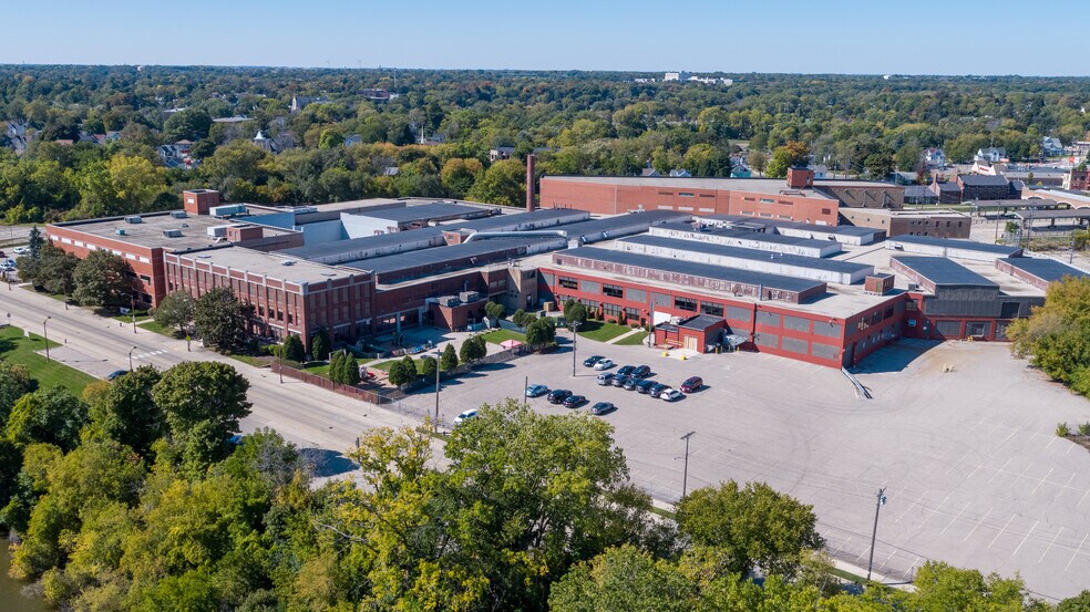 More Photos Of 1220 Mound Ave, Racine Self Storage For Lease