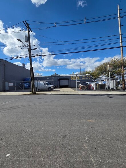 More Photos Of 369 Thomas St, Newark Auto Repair For Sale