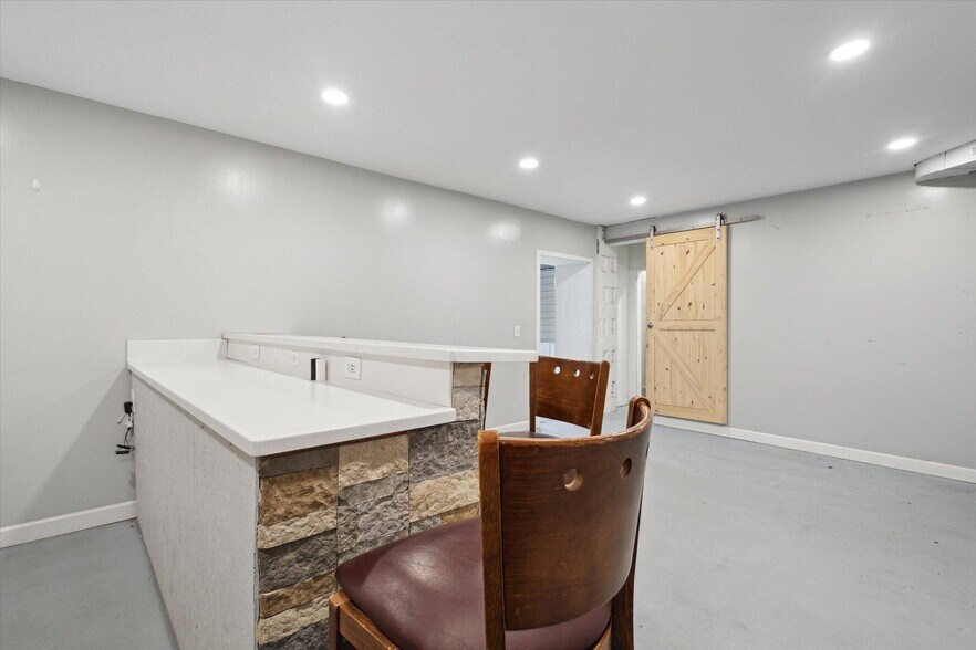 More Photos Of 206 W Louis Glick Hwy, Jackson Freestanding For Sale