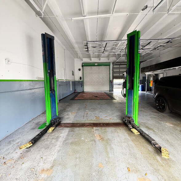More Photos Of 4711 W Hallandale Beach Blvd, Hollywood Auto Repair For Lease
