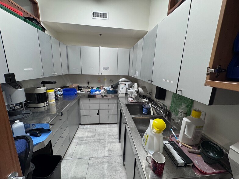 More Photos Of 811-813 Boylston St, Boston Office For Sale