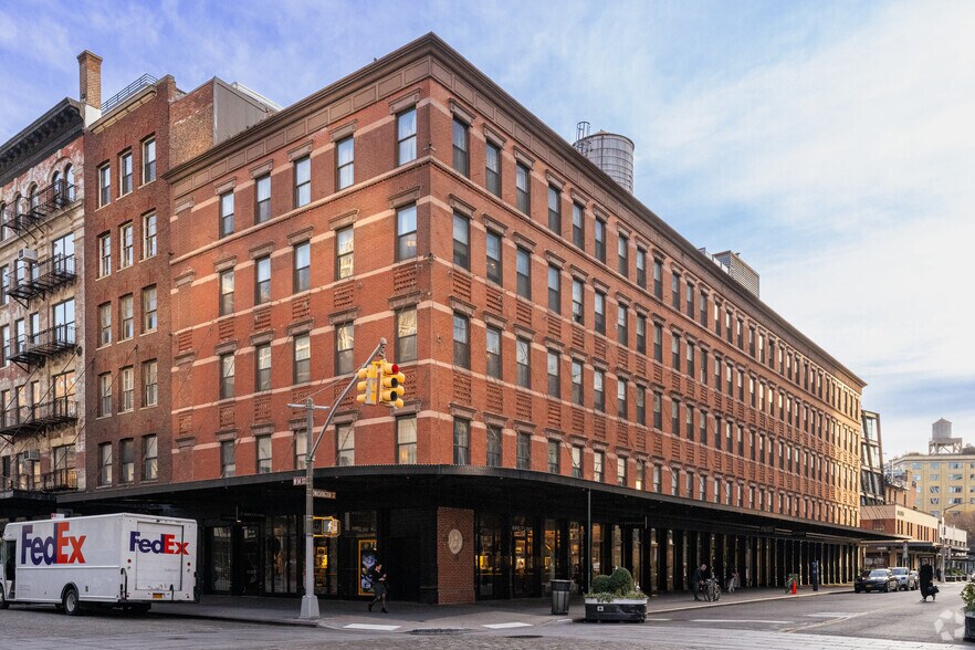 More Photos Of 875 Washington St, New York Office For Lease