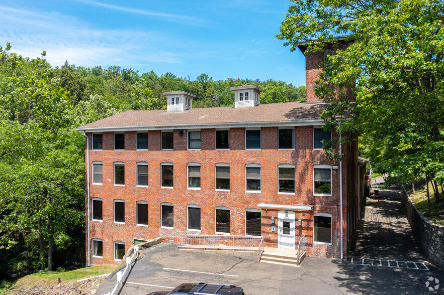 Primary Photo Of 27 Glen Rd, Sandy Hook Office For Lease