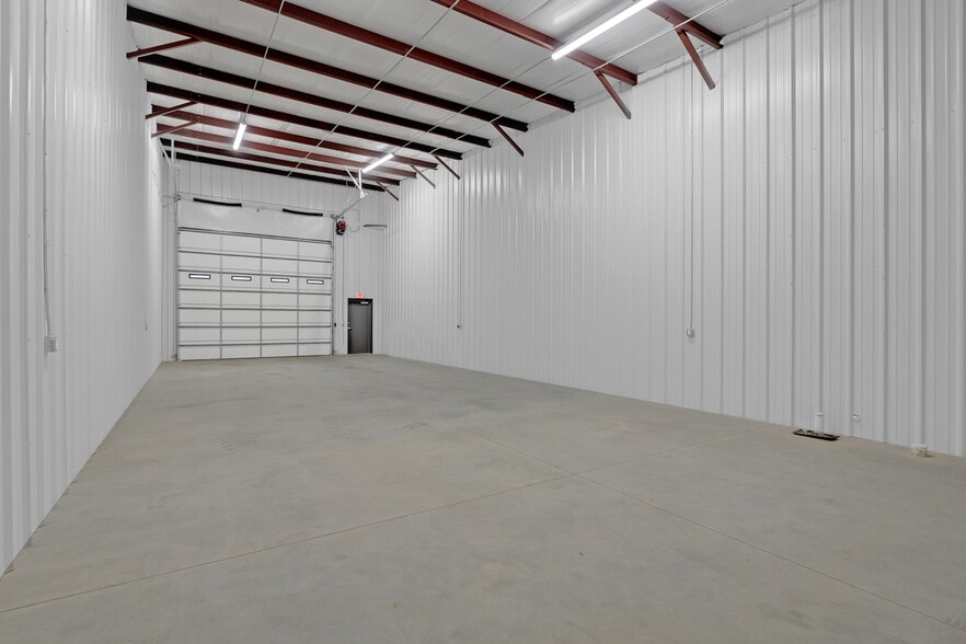 More Photos Of 16500 Broadway, Glenpool Parking Garage For Sale