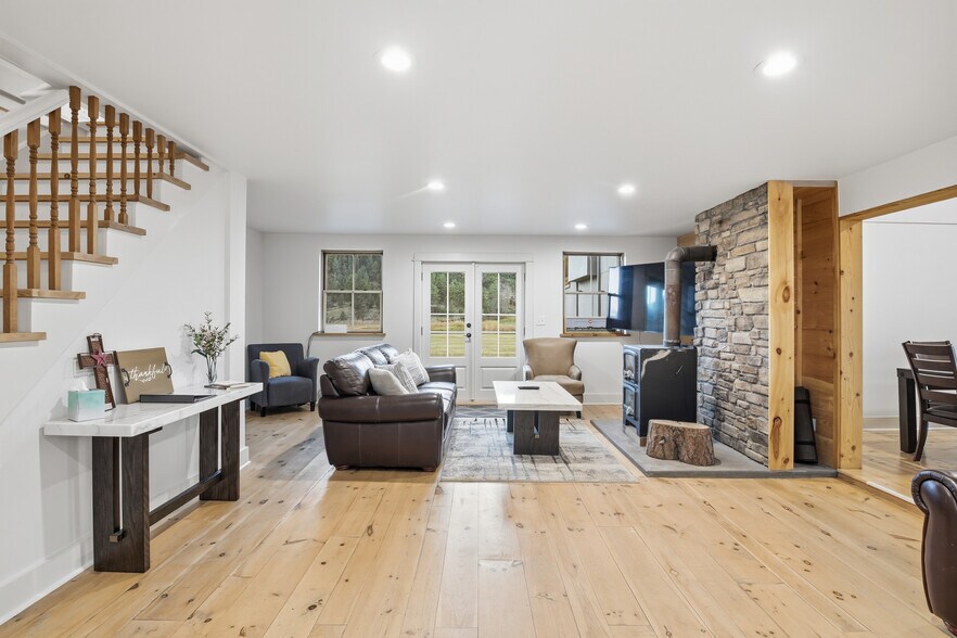 More Photos Of 1636 Lakemoor Dr, Florissant Specialty For Sale