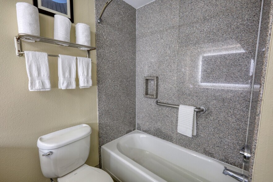 More Photos Of 1055 McNee Rd, Houston Hotel For Sale