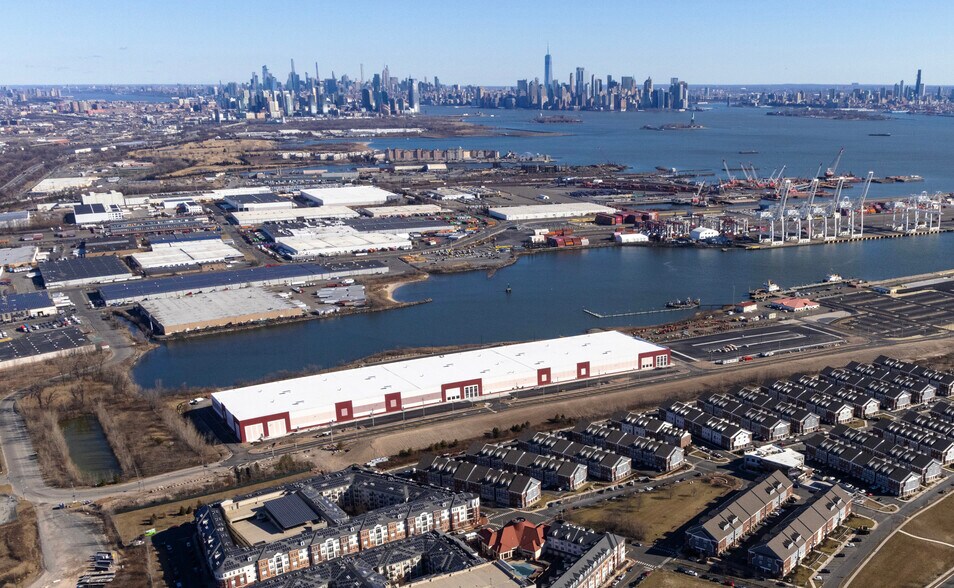 More Photos Of 101 Port Lincoln Rd, Bayonne Distribution For Lease