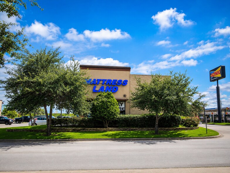 More Photos Of 6402 Gulf Fwy, La Marque Unknown For Lease