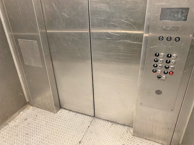 More Photos Of 1100 Wall St, Los Angeles General Retail For Lease