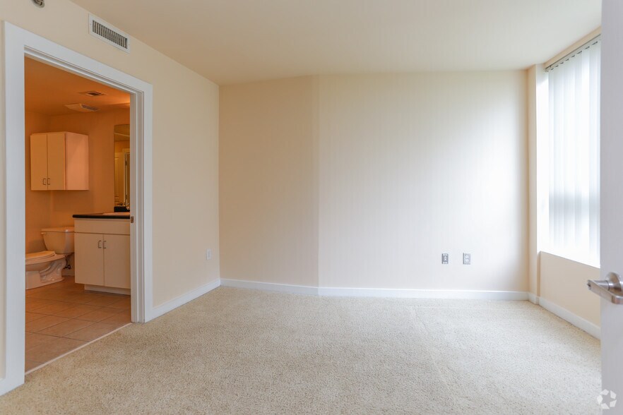 More Photos Of 120 N Cedar St, Charlotte Apartments For Lease