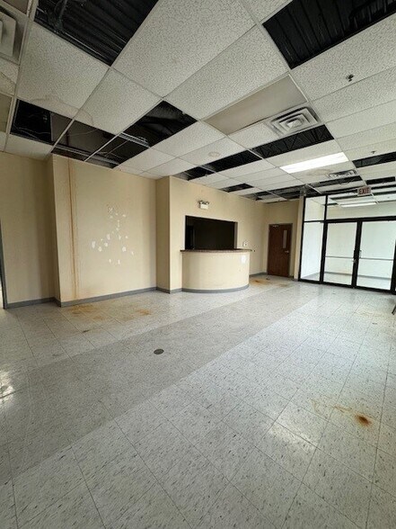 More Photos Of 28 E 112th Pl, Chicago Freestanding For Sale