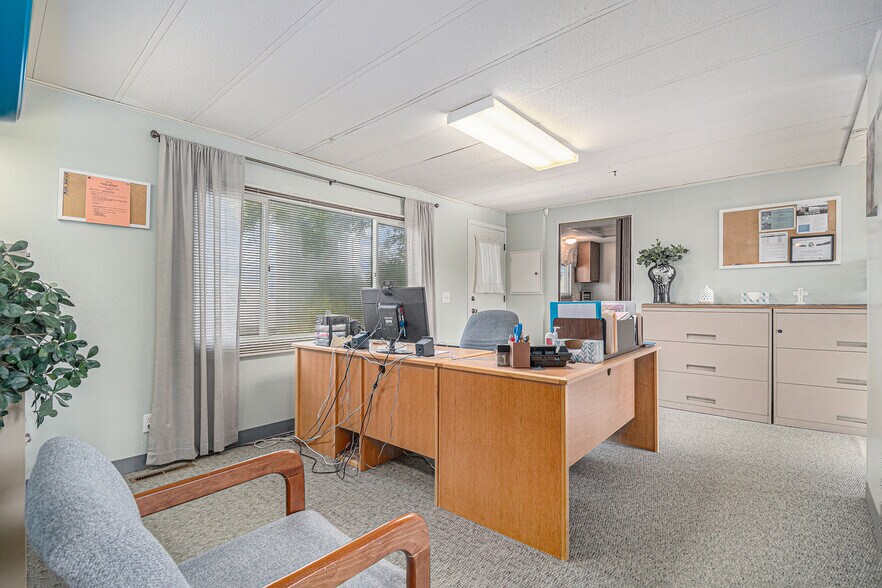 More Photos Of 302 S 74th St, Omaha Office For Sale