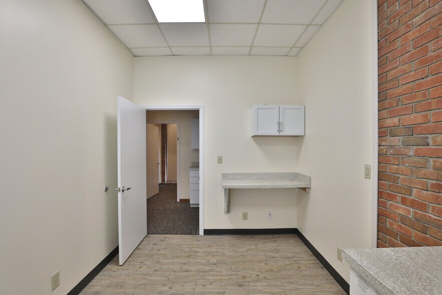 More Photos Of 1600 Sheridan Dr, Lancaster Medical For Sale