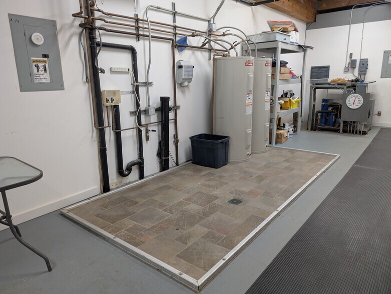 More Photos Of 306 Nordic dr, Petersburg Freestanding For Sale