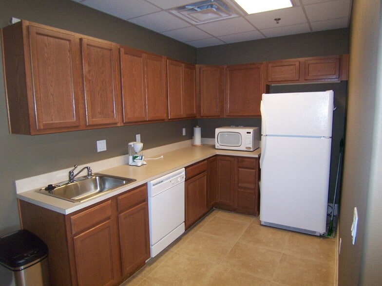 More Photos Of 77935 Calle Tampico, La Quinta Loft Creative Space For Lease