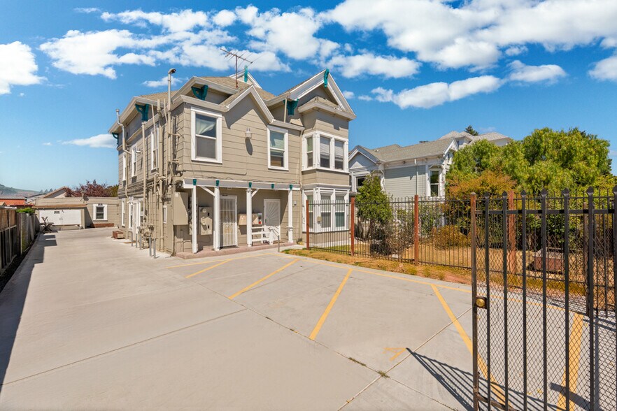 Primary Photo Of 1062 60th St, Oakland Apartments For Sale