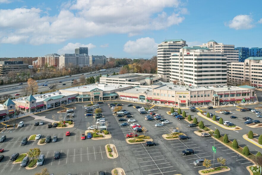 More Photos Of 11648-11694 Plaza America Dr, Reston Storefront For Lease