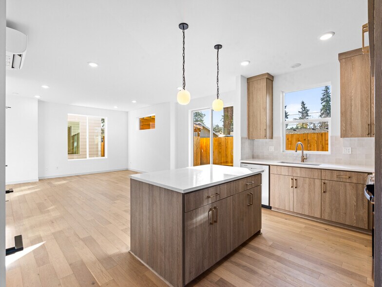 More Photos Of 7468 Tolman St, Portland Multifamily For Sale