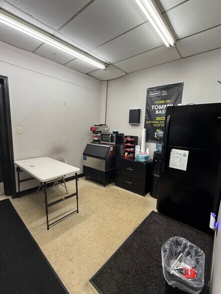 More Photos Of 6890 Bert Kouns Industrial Loop, Shreveport Distribution For Lease