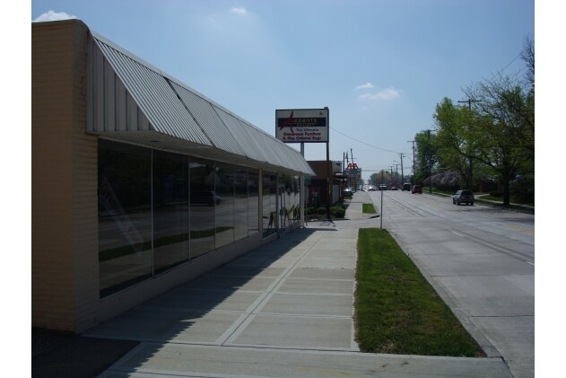 More Photos Of 8121 Wornall Rd, Kansas City Freestanding For Sale