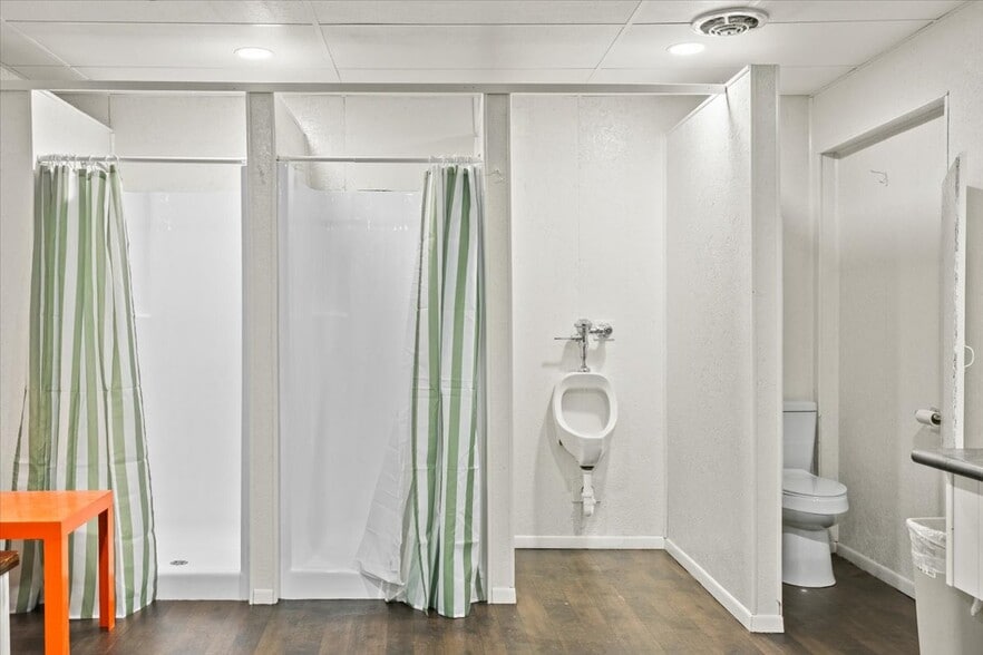 More Photos Of 309 E Springbrook Dr, Johnson City Flex For Lease