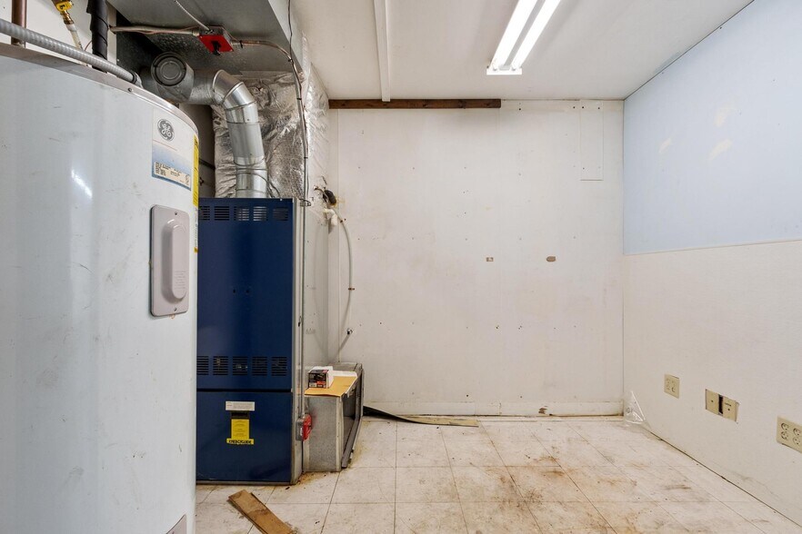 More Photos Of 181 Main St. Unit B St, Orange General Retail For Lease