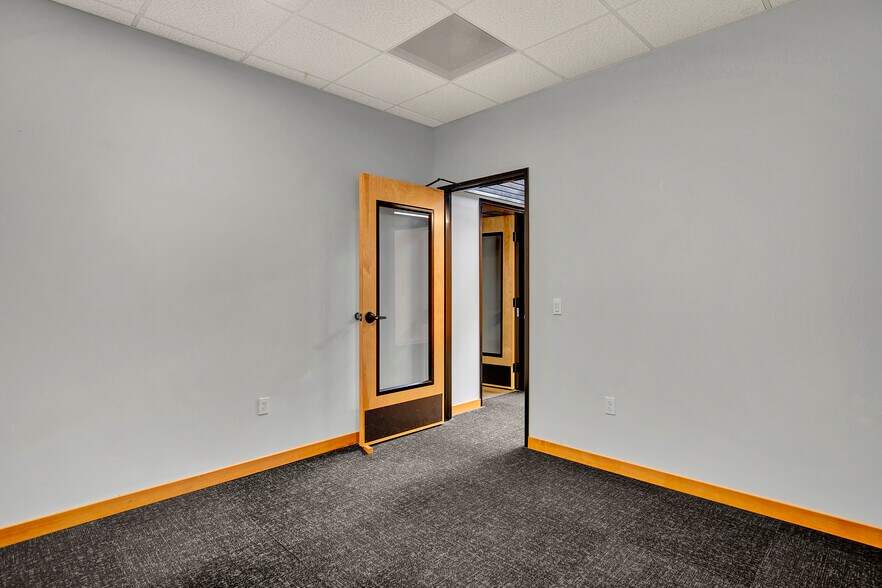 More Photos Of 454 SE 187th Ave, Portland Office For Lease