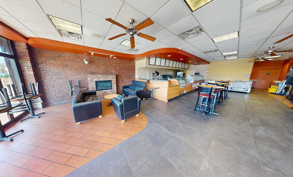 More Photos Of 1613-1623 Oriental Blvd, Brooklyn Storefront For Lease