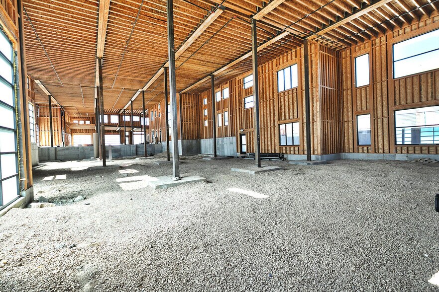 More Photos Of 4554 Forestdale Dr, Park City Light Manufacturing For Sale