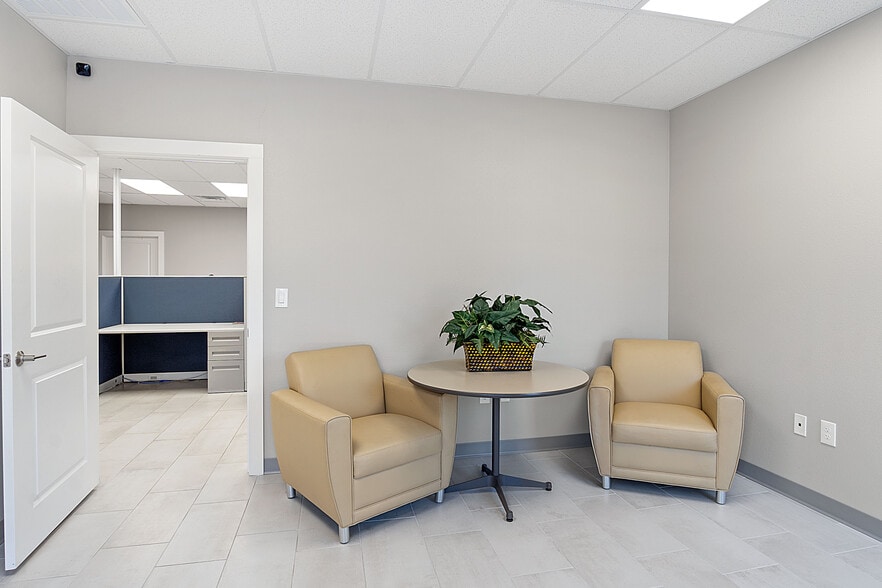 More Photos Of 6724 Paluxy Dr, Tyler Office For Lease