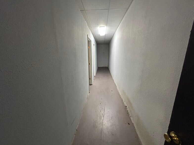 More Photos Of 6421 State Highway 31 E, Murchison Storefront For Sale