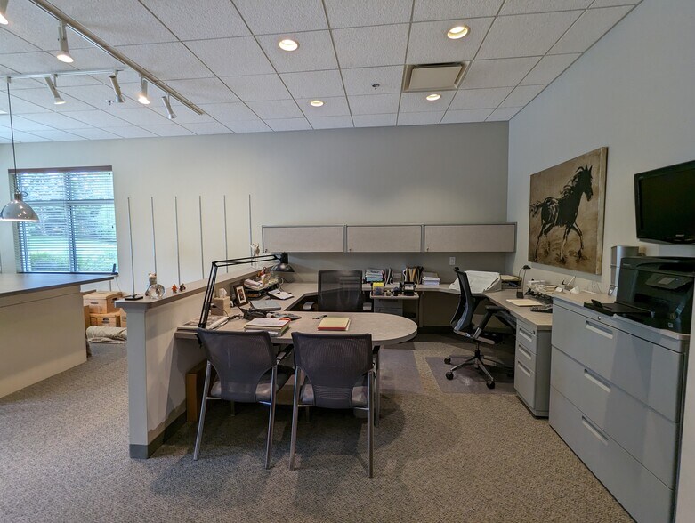 More Photos Of 11123-11137 N Wauwatosa Rd, Mequon Loft Creative Space For Lease