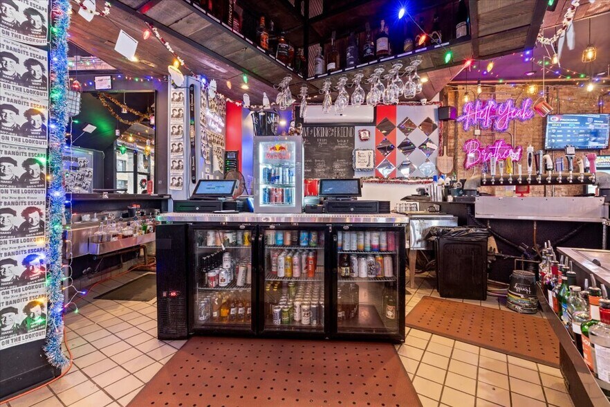 More Photos Of 3801-3809 N Clark St, Chicago Restaurant For Sale