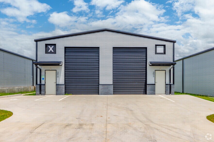 More Photos Of 3017-3019 N Park Dr, Stillwater Warehouse For Sale