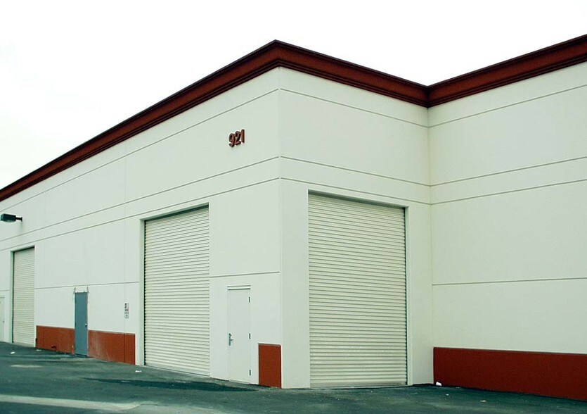 More Photos Of 921 Poinsettia St, Santa Ana Warehouse For Sale