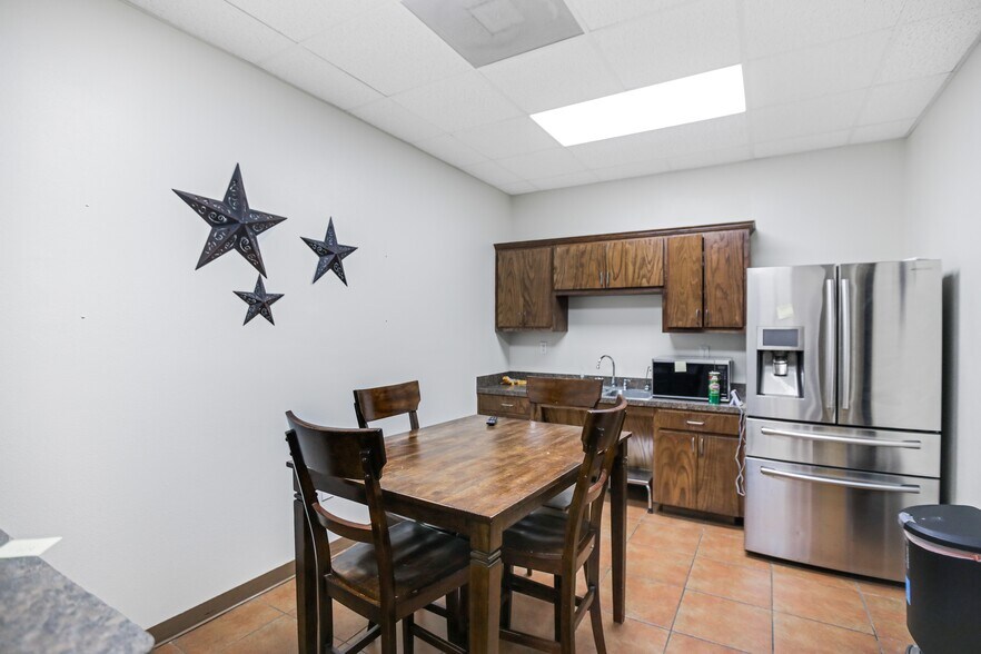 More Photos Of 802 E Expressway 83, La Joya General Retail For Sale