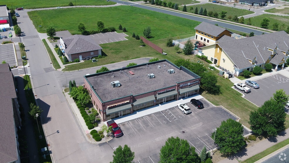 More Photos Of 327 13th St S, Delano General Retail For Lease