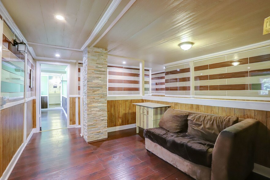 More Photos Of 212 Main St, Sierra City Hotel For Sale