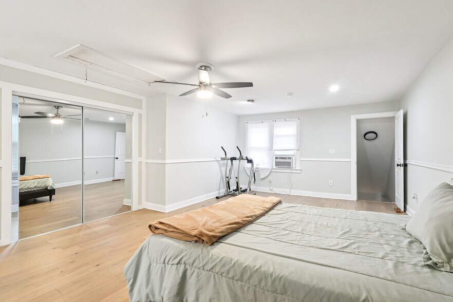 More Photos Of 1600 Hamilton Ave, Hamilton Storefront Retail Residential For Sale